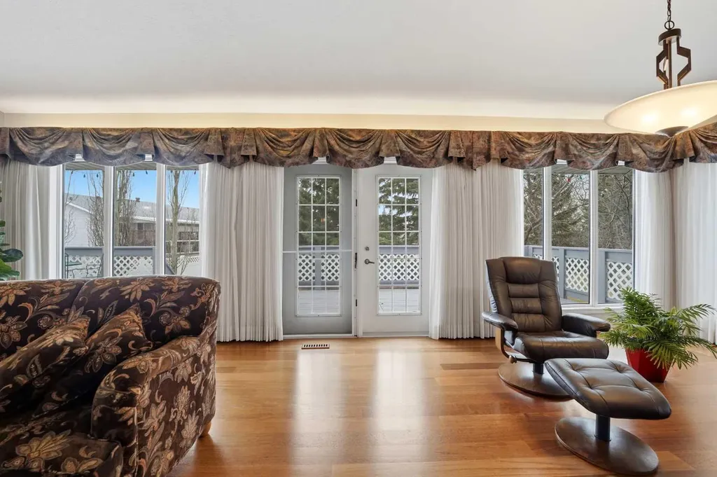 5401 Shannon Drive Olds AB T4H 1C2