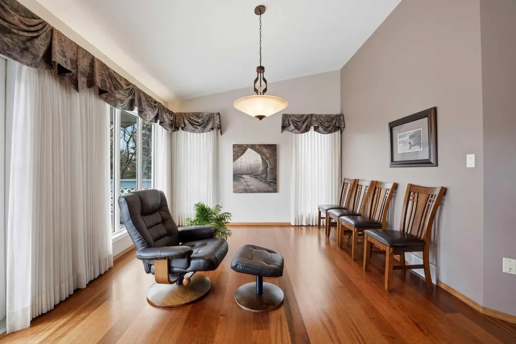 5401 Shannon Drive Olds AB T4H 1C2