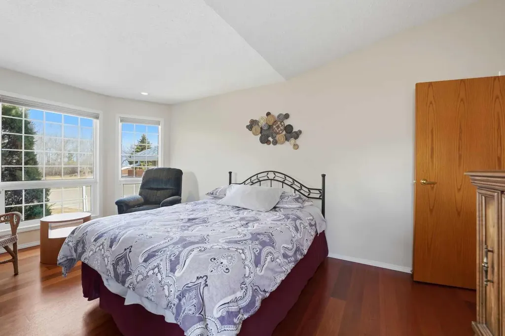 5401 Shannon Drive Olds AB T4H 1C2