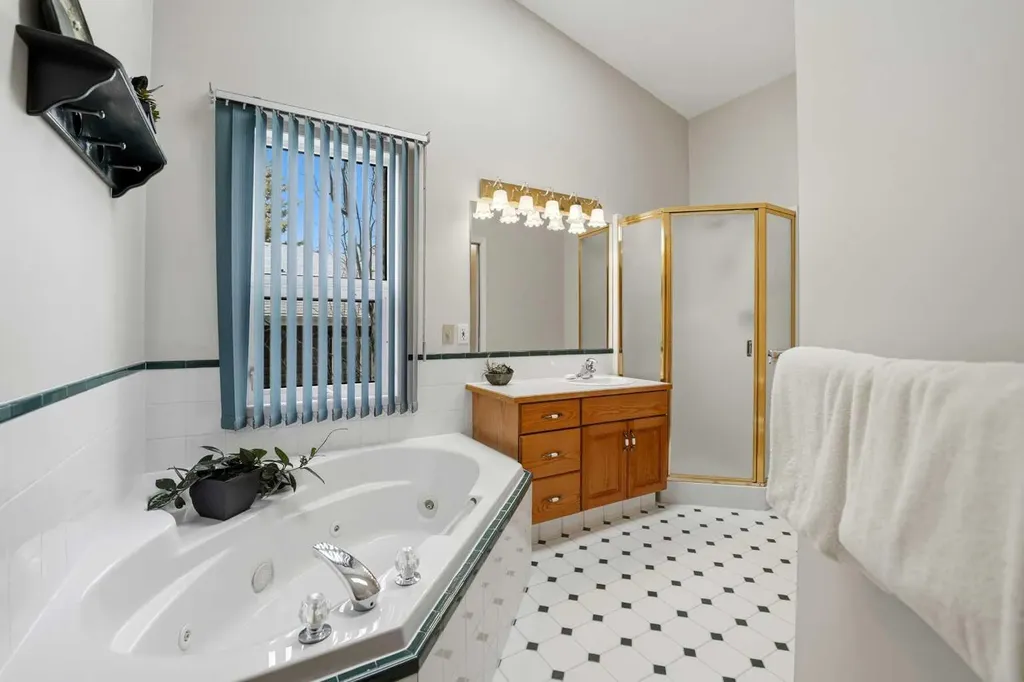 5401 Shannon Drive Olds AB T4H 1C2