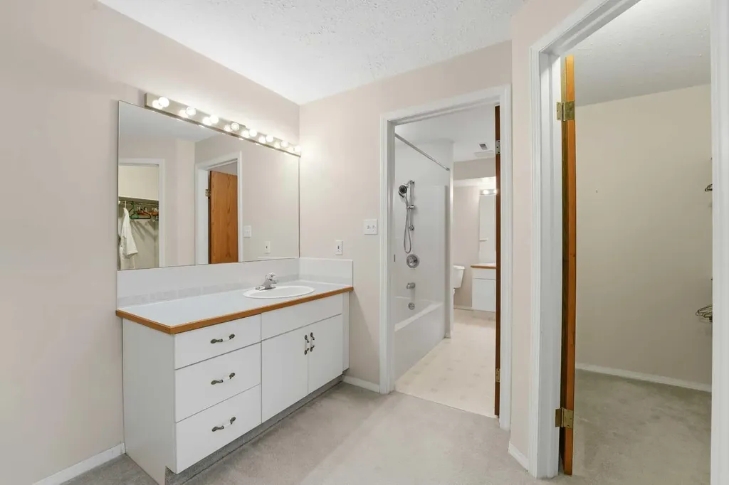 5401 Shannon Drive Olds AB T4H 1C2
