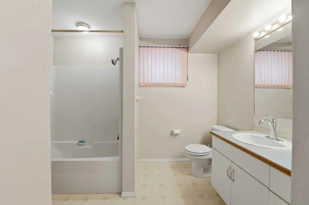 5401 Shannon Drive Olds AB T4H 1C2