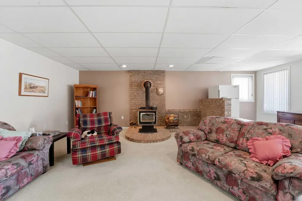 5401 Shannon Drive Olds AB T4H 1C2