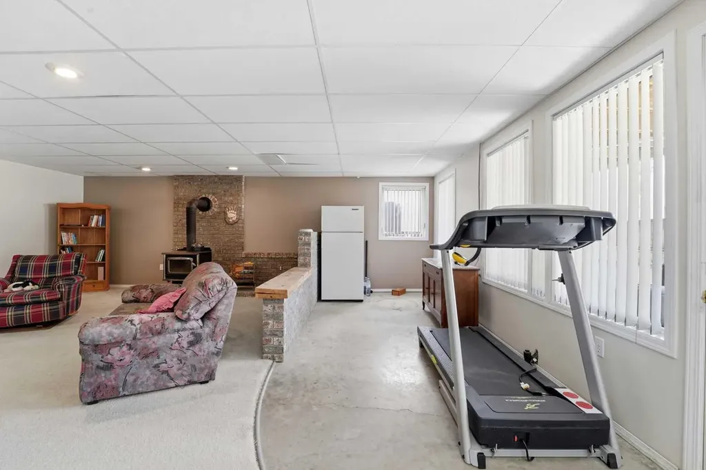 5401 Shannon Drive Olds AB T4H 1C2