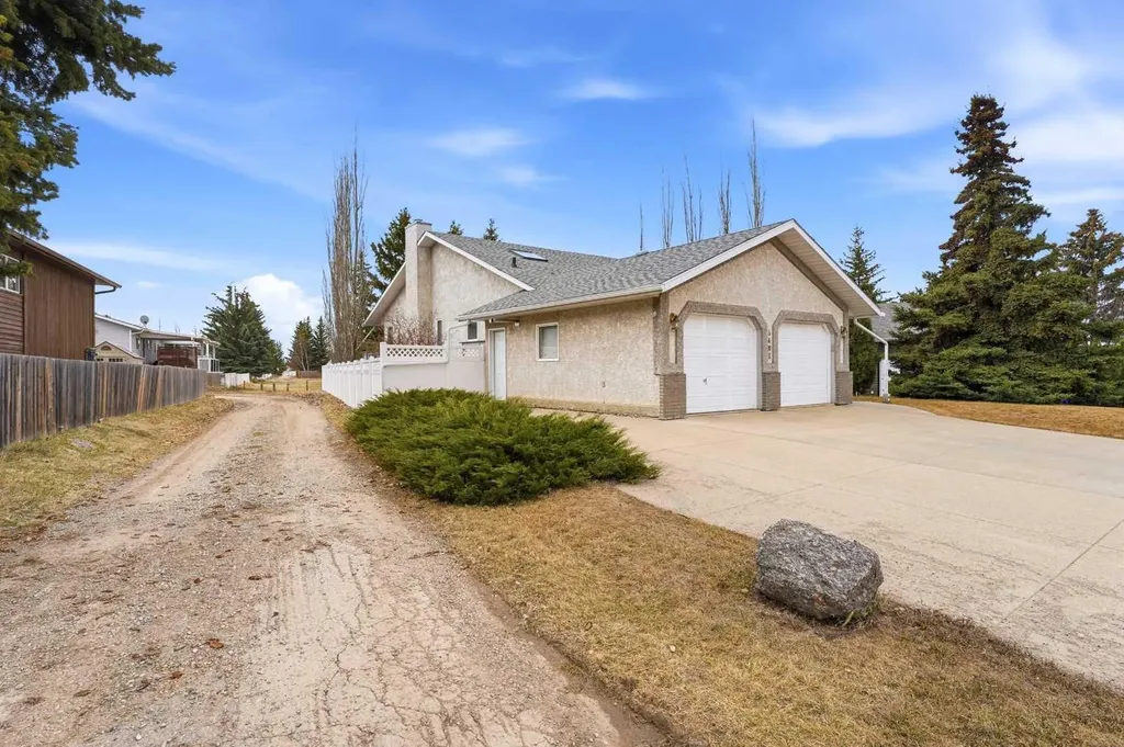 5401 Shannon Drive Olds AB T4H 1C2
