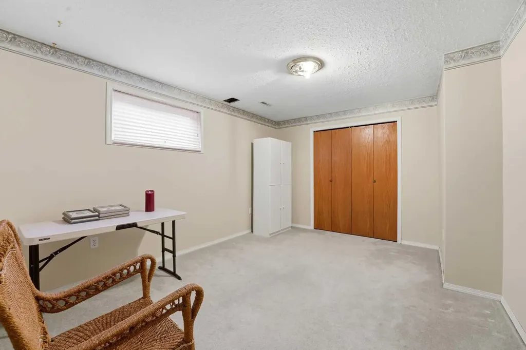 5401 Shannon Drive Olds AB T4H 1C2