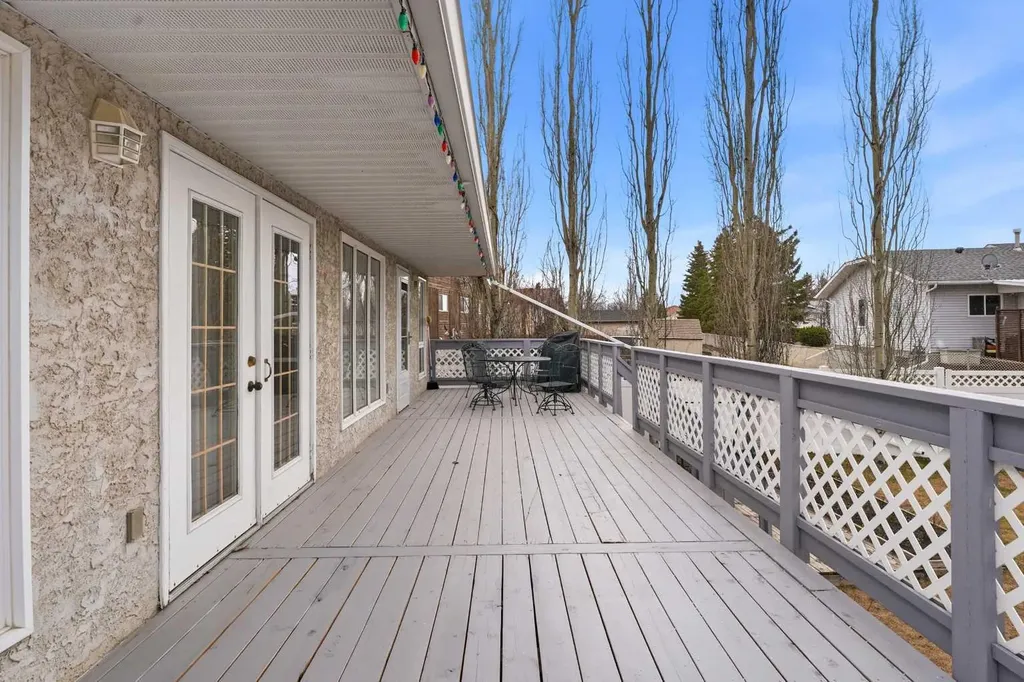 5401 Shannon Drive Olds AB T4H 1C2