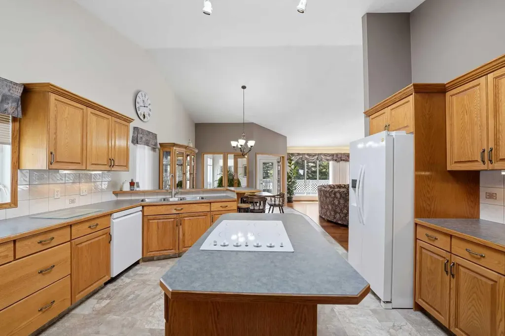 5401 Shannon Drive Olds AB T4H 1C2