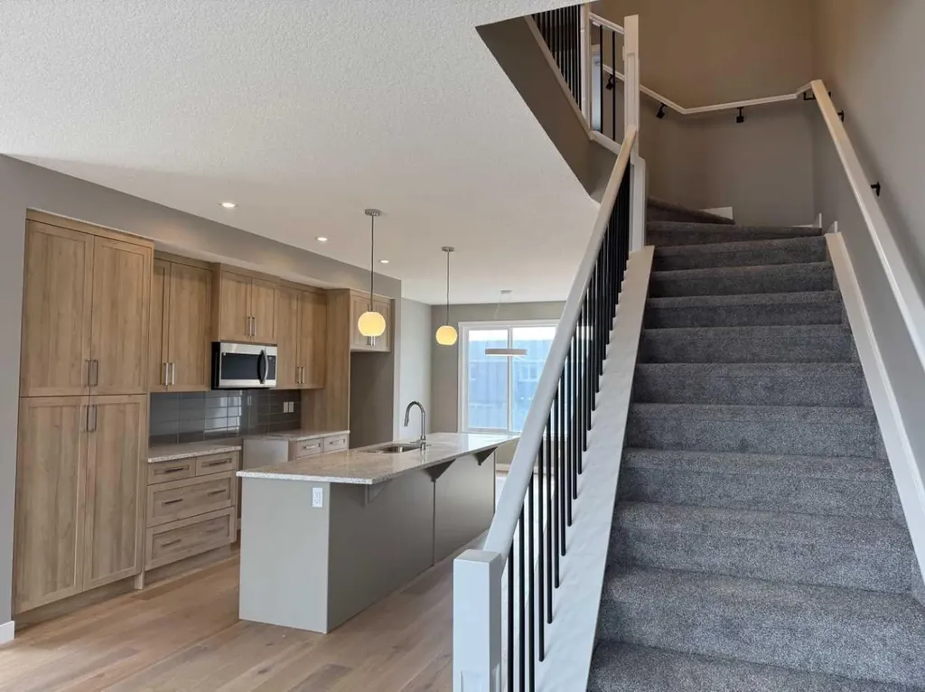 24 Sundown Place Cochrane AB T4C 3H2