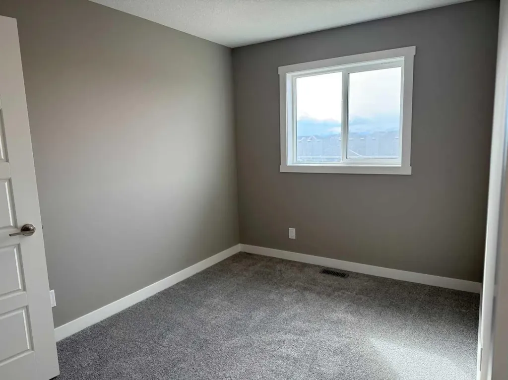 24 Sundown Place Cochrane AB T4C 3H2