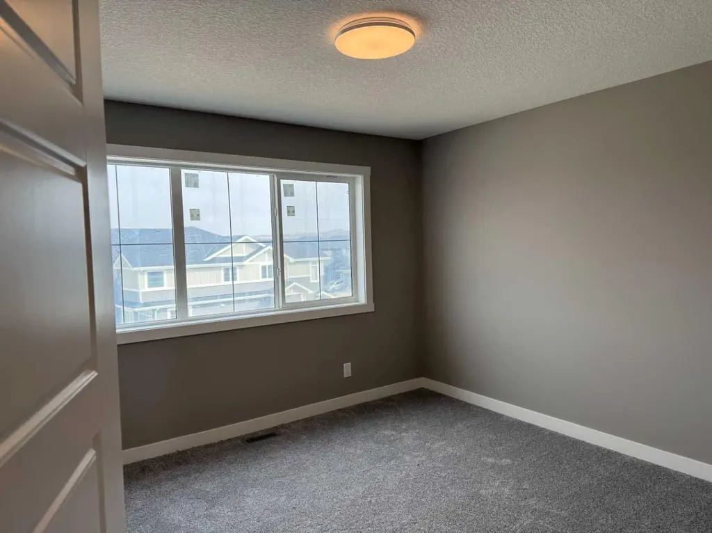 24 Sundown Place Cochrane AB T4C 3H2