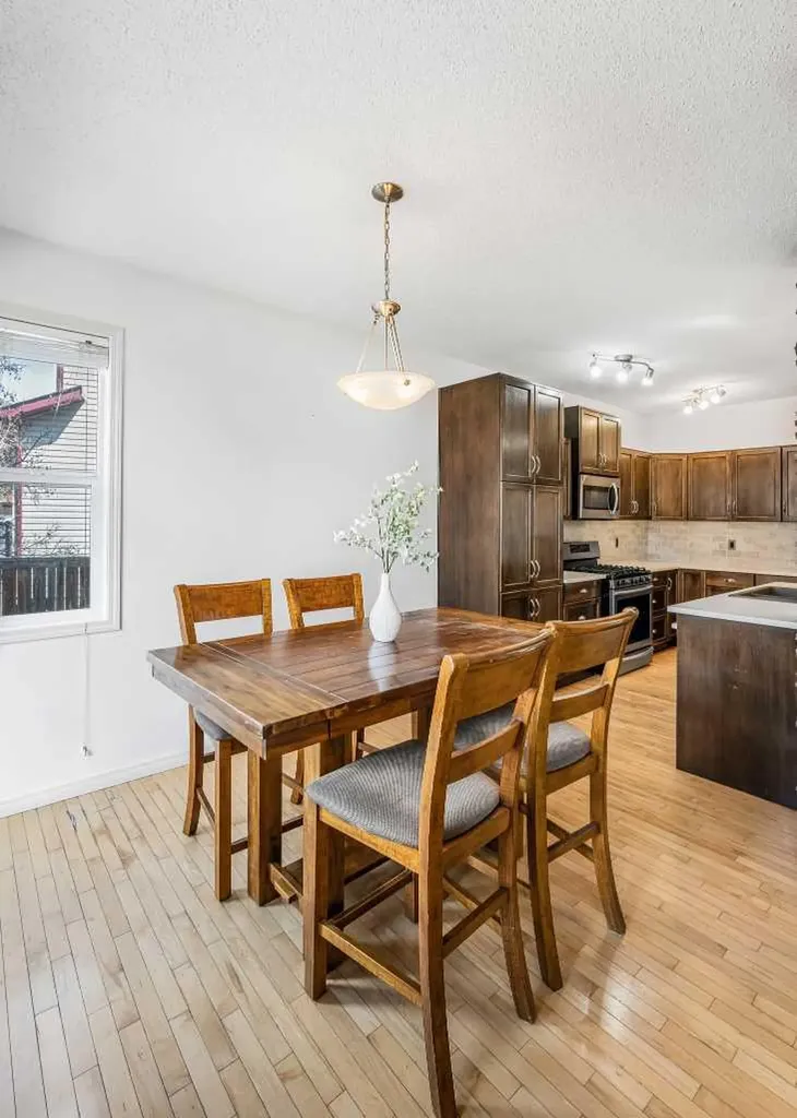 76 Heritage Hill Cochrane AB T4C 0L4