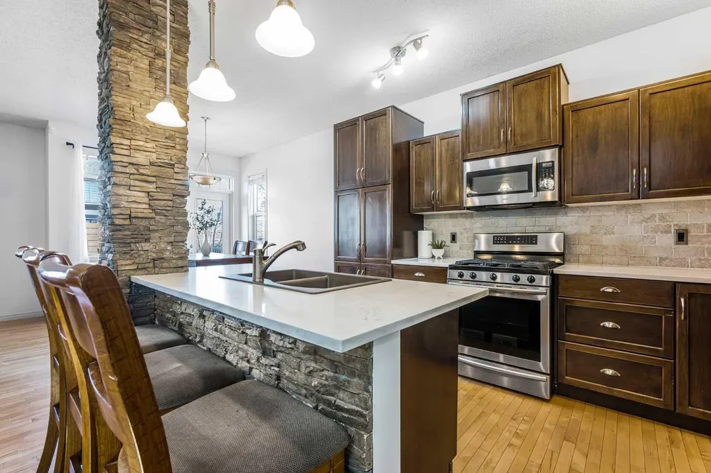 76 Heritage Hill Cochrane AB T4C 0L4