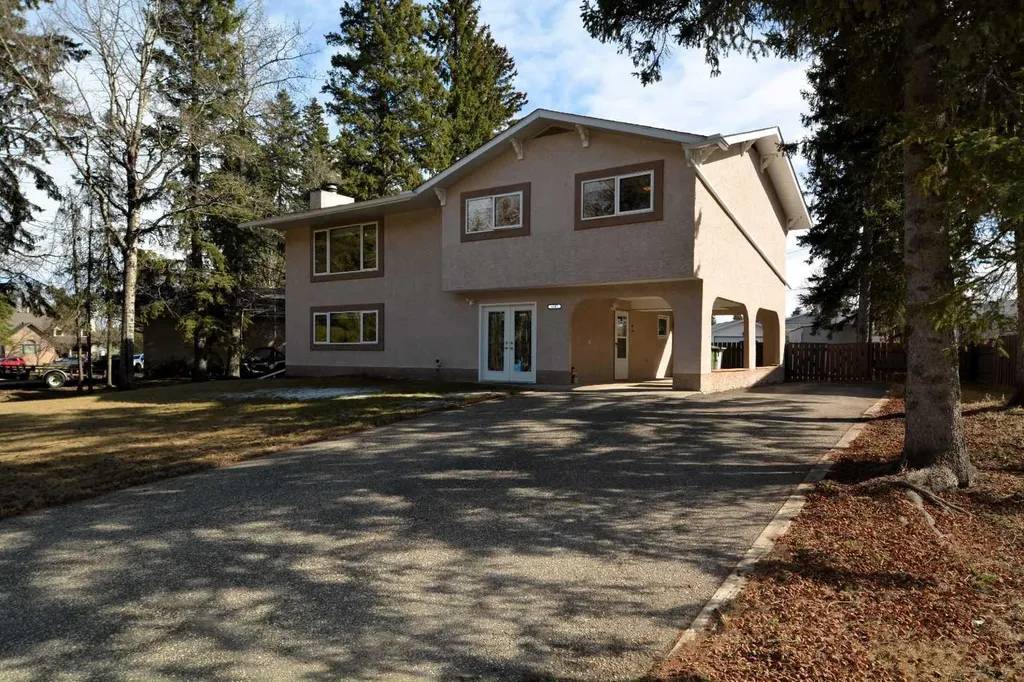 4307 10 Avenue Edson AB T7E 1A9