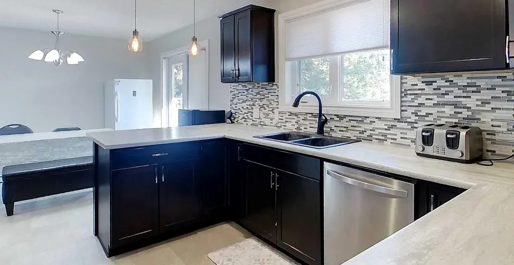 4307 10 Avenue Edson AB T7E 1A9