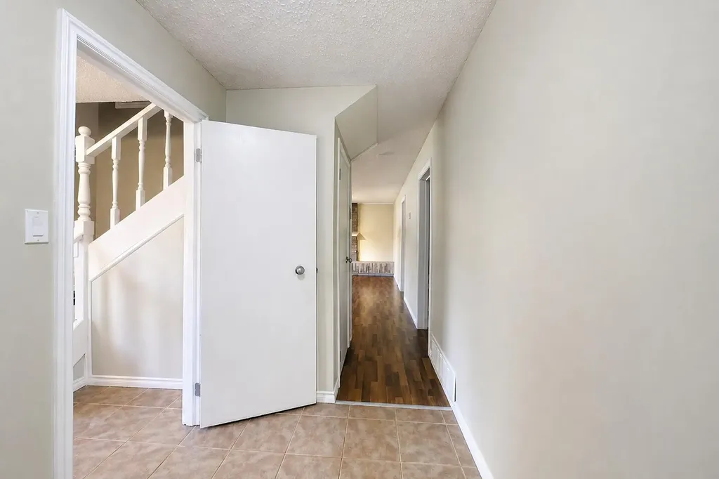4307 10 Avenue Edson AB T7E 1A9