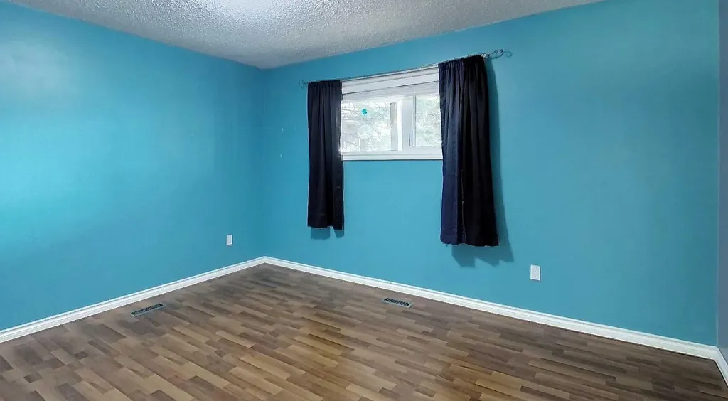 4307 10 Avenue Edson AB T7E 1A9