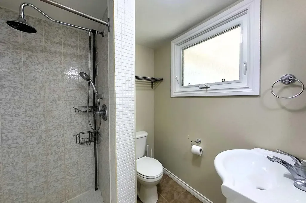 4307 10 Avenue Edson AB T7E 1A9
