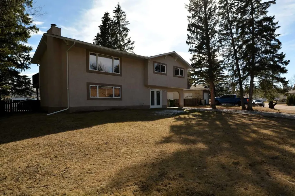 4307 10 Avenue Edson AB T7E 1A9