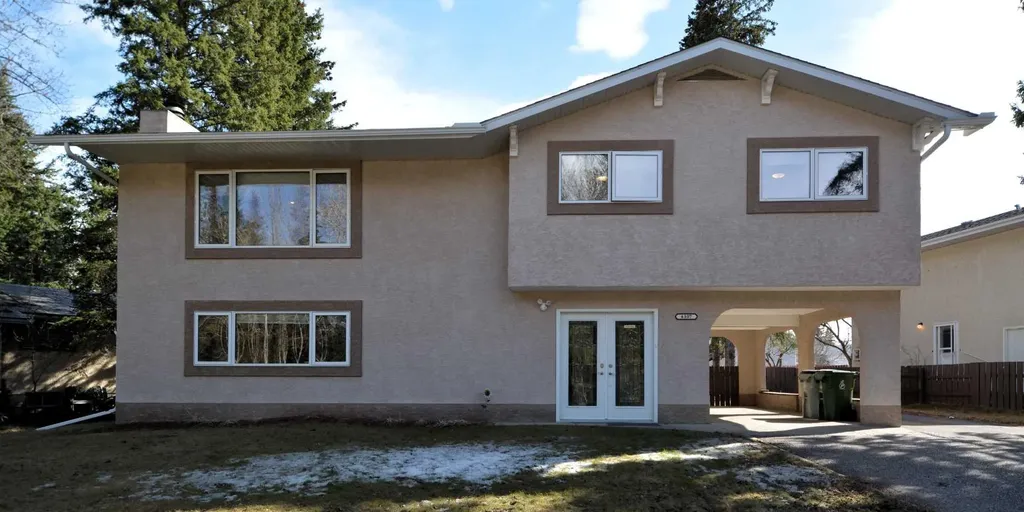 4307 10 Avenue Edson AB T7E 1A9