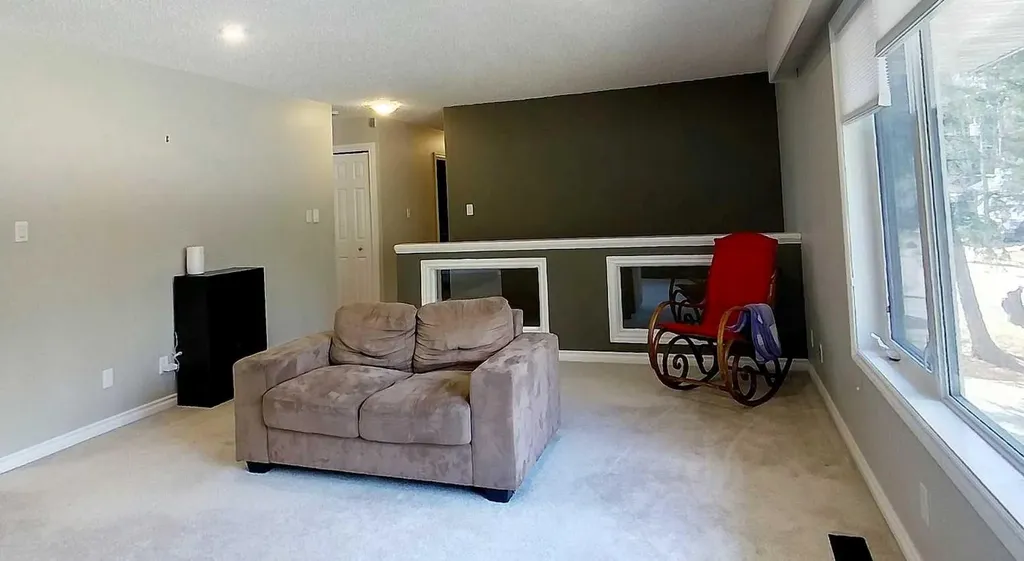 4307 10 Avenue Edson AB T7E 1A9