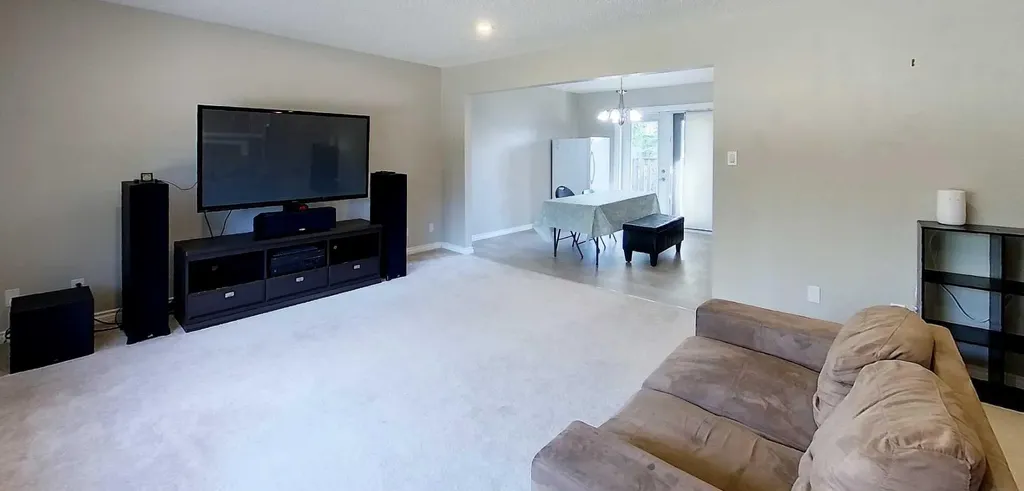 4307 10 Avenue Edson AB T7E 1A9