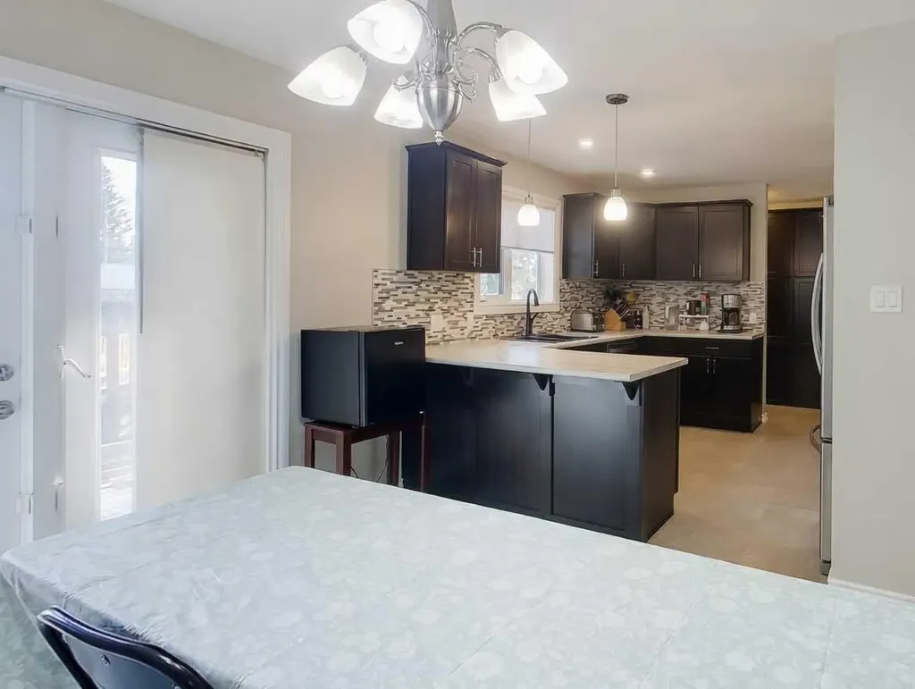 4307 10 Avenue Edson AB T7E 1A9