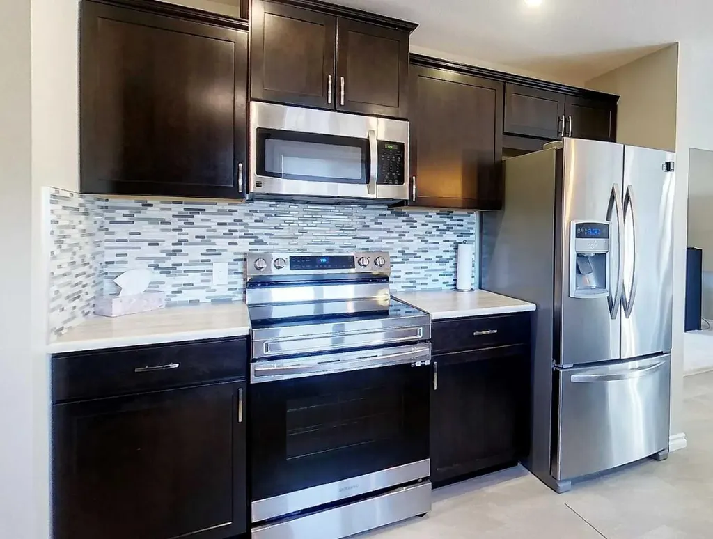4307 10 Avenue Edson AB T7E 1A9