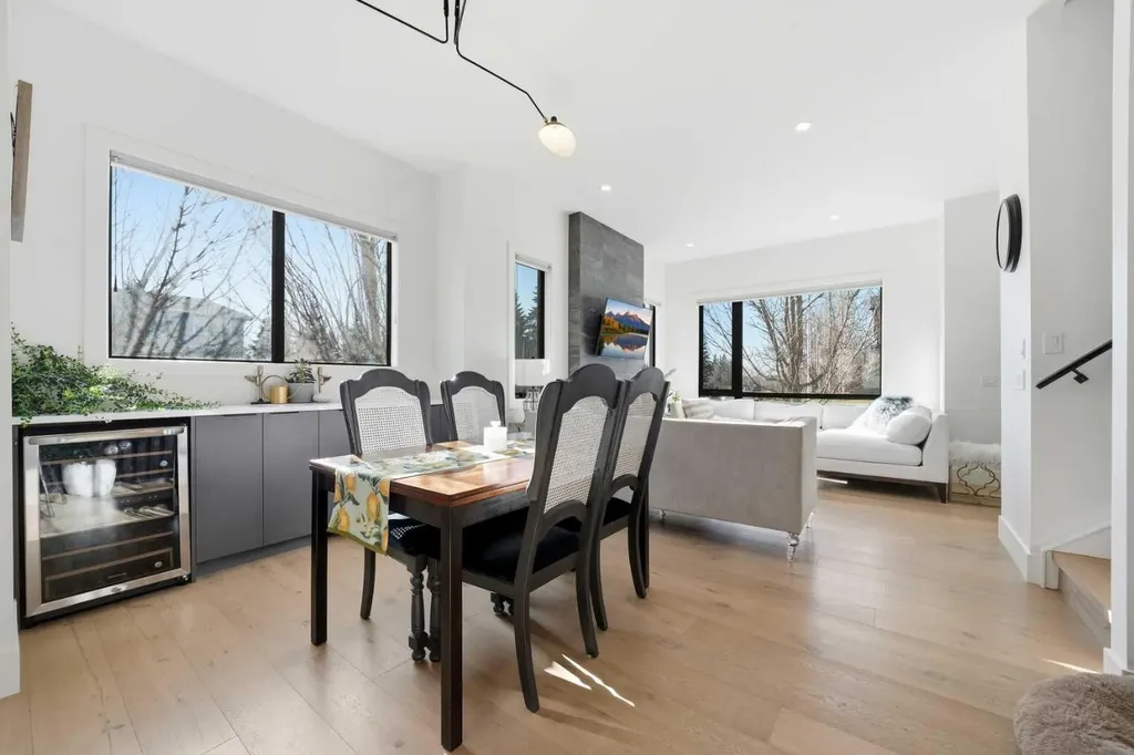 1502 37 Avenue SW Calgary AB T2T 3W2