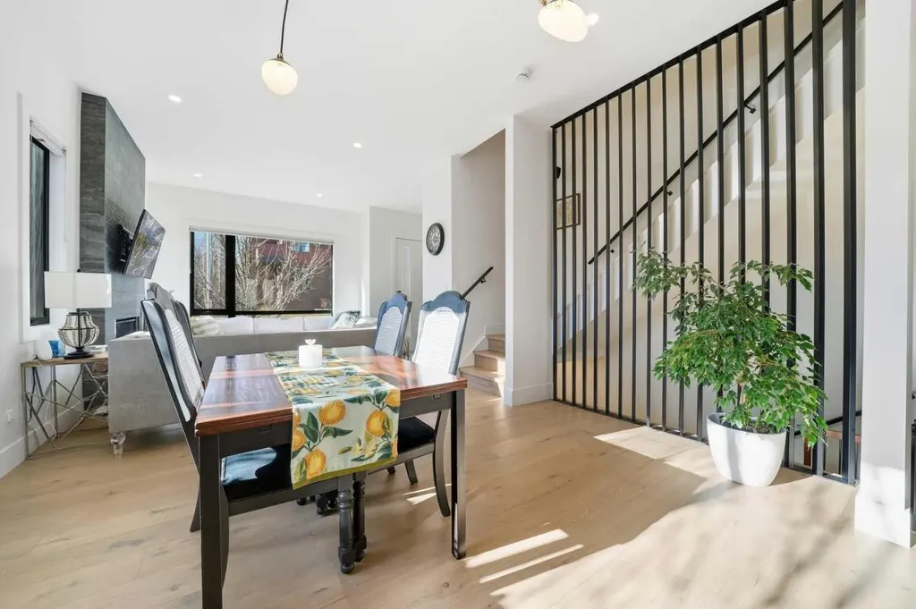 1502 37 Avenue SW Calgary AB T2T 3W2