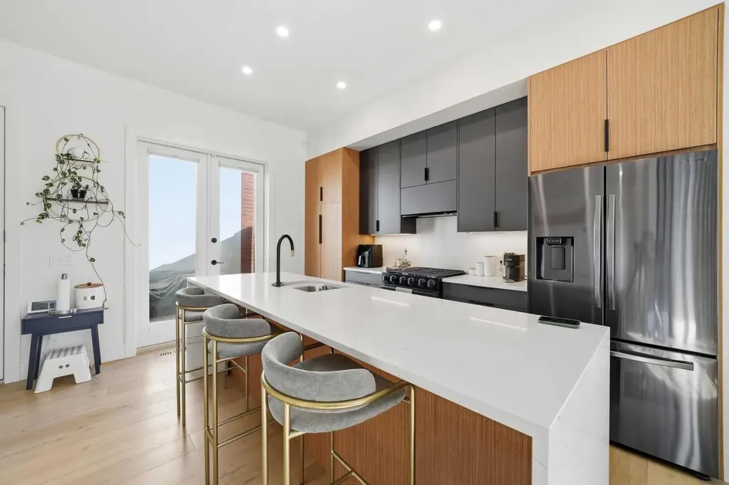 1502 37 Avenue SW Calgary AB T2T 3W2