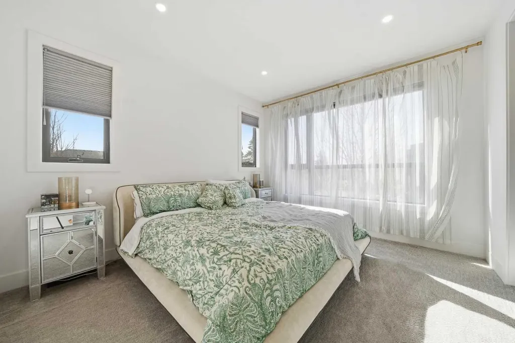 1502 37 Avenue SW Calgary AB T2T 3W2