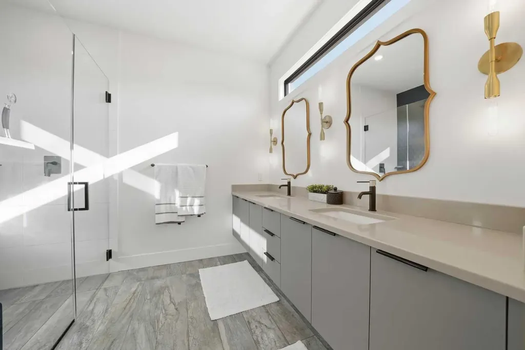1502 37 Avenue SW Calgary AB T2T 3W2
