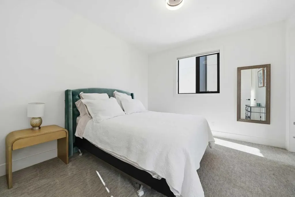 1502 37 Avenue SW Calgary AB T2T 3W2