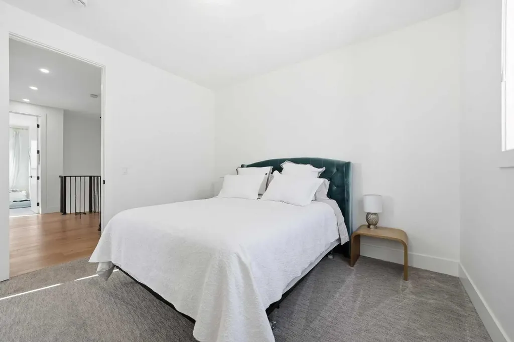 1502 37 Avenue SW Calgary AB T2T 3W2
