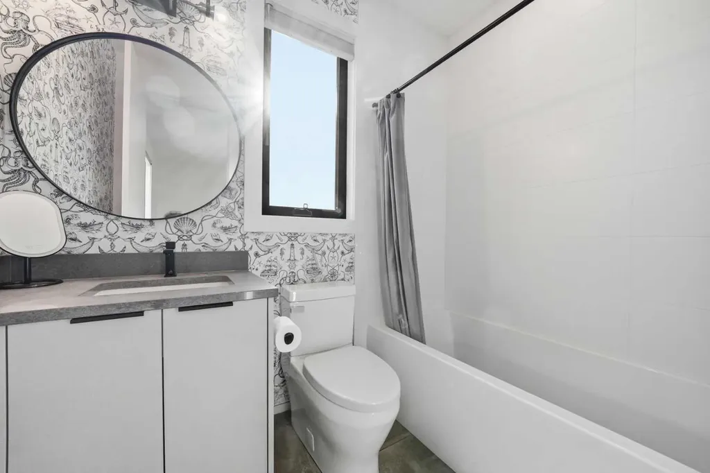 1502 37 Avenue SW Calgary AB T2T 3W2