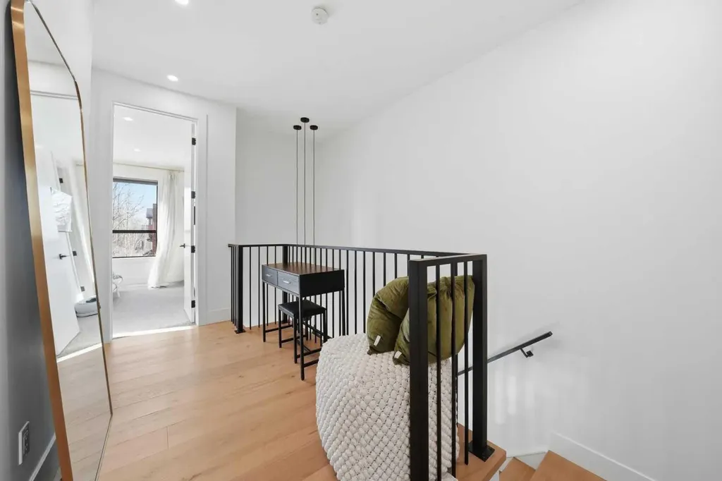 1502 37 Avenue SW Calgary AB T2T 3W2