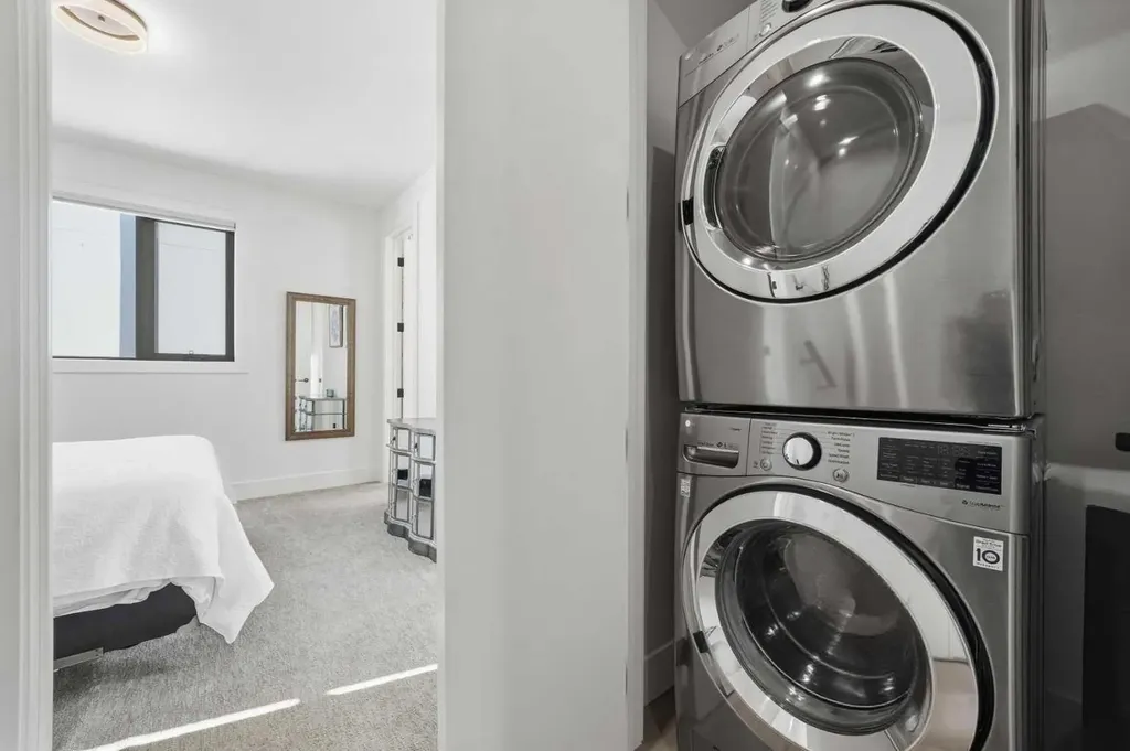 1502 37 Avenue SW Calgary AB T2T 3W2