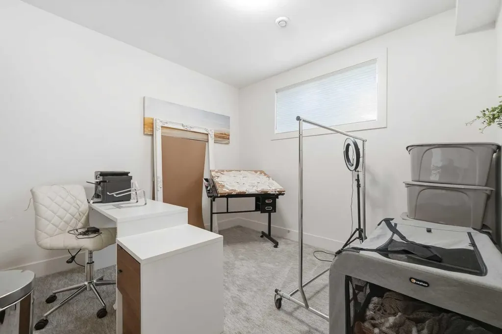 1502 37 Avenue SW Calgary AB T2T 3W2