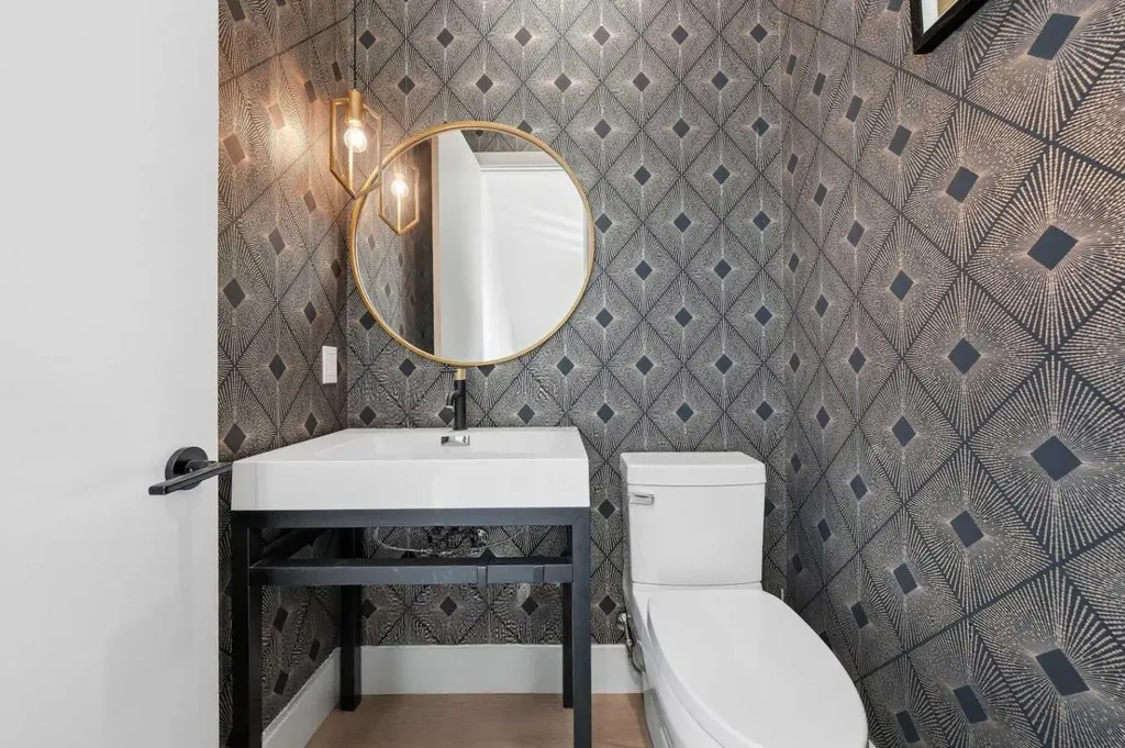 1502 37 Avenue SW Calgary AB T2T 3W2