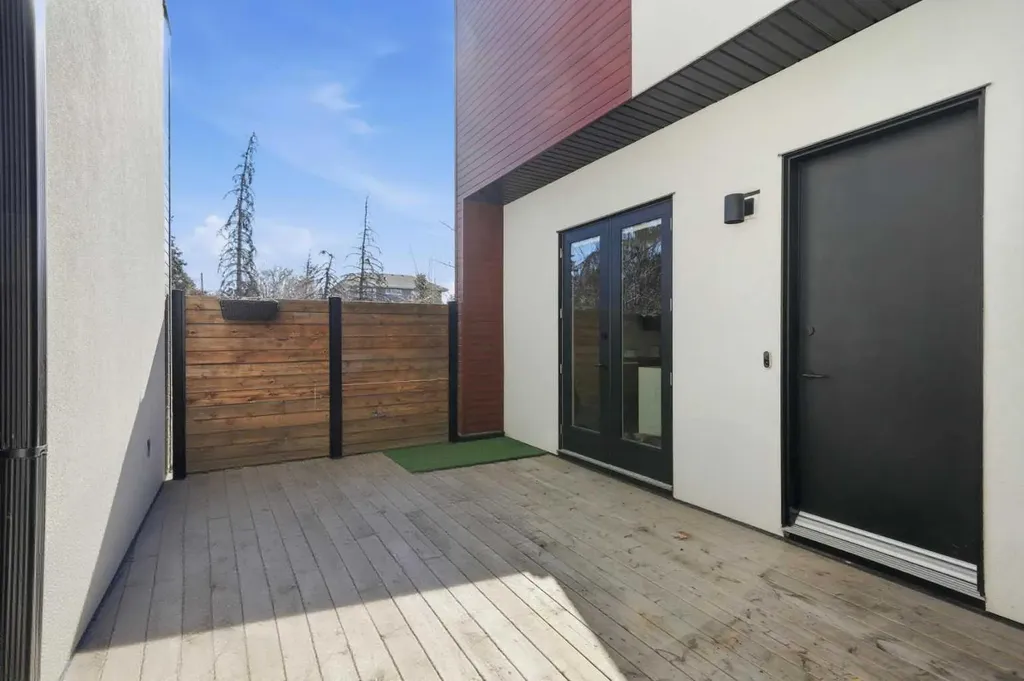 1502 37 Avenue SW Calgary AB T2T 3W2