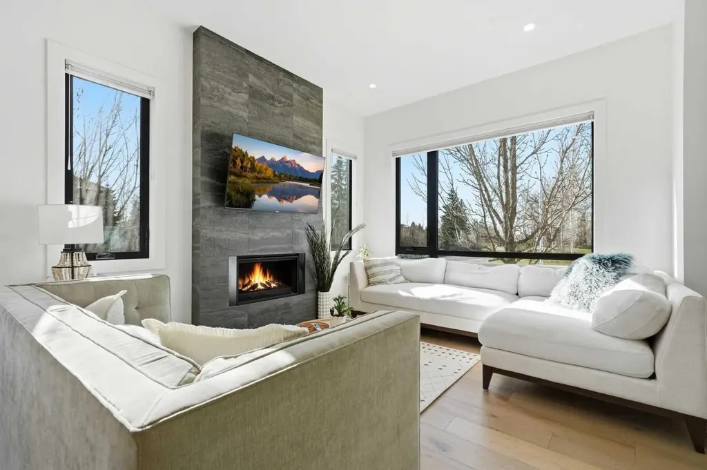 1502 37 Avenue SW Calgary AB T2T 3W2