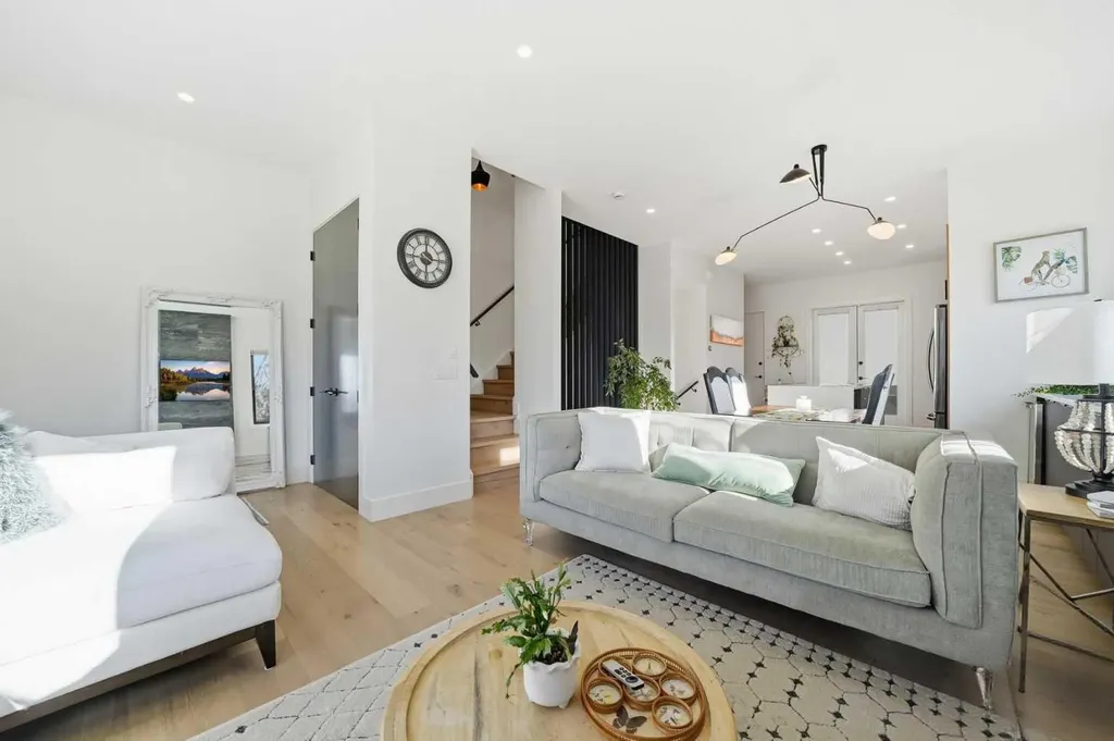 1502 37 Avenue SW Calgary AB T2T 3W2