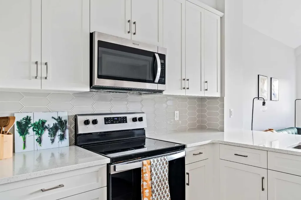 71 Lucas Street NW Calgary AB T3P 1S3