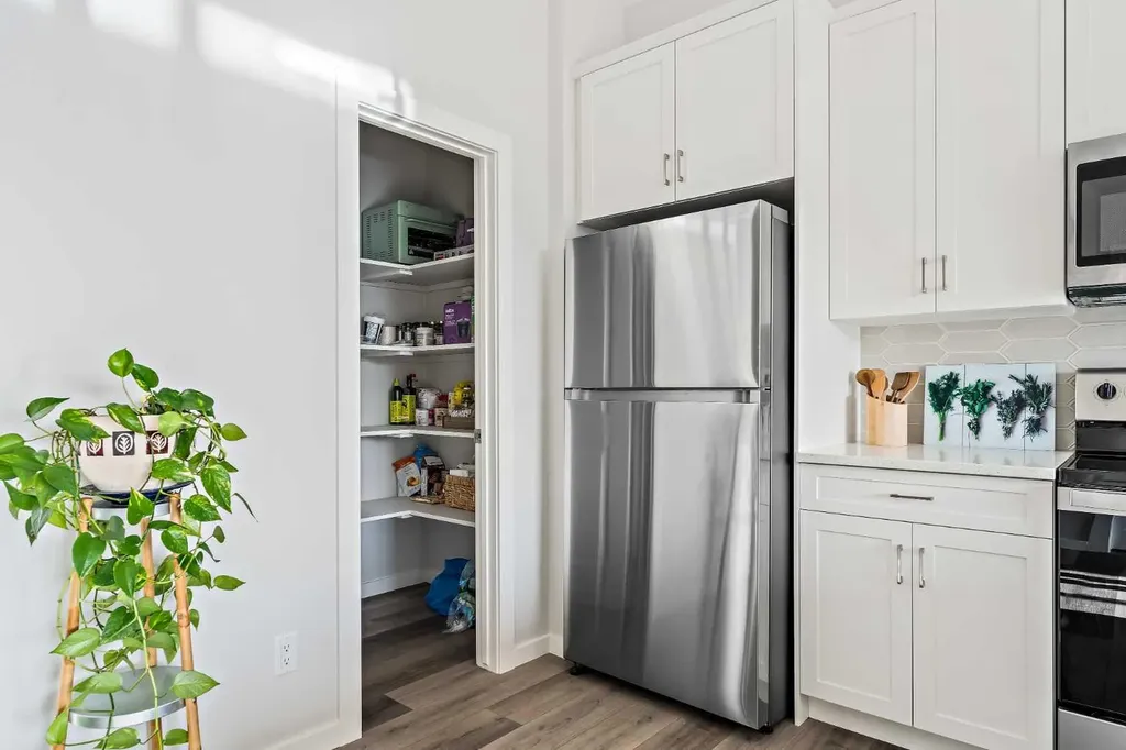 71 Lucas Street NW Calgary AB T3P 1S3
