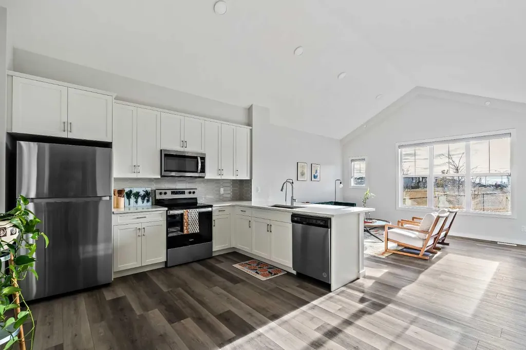 71 Lucas Street NW Calgary AB T3P 1S3