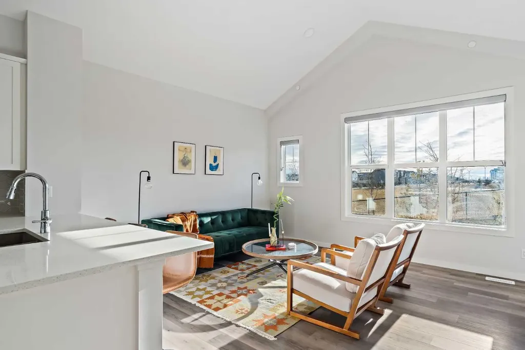 71 Lucas Street NW Calgary AB T3P 1S3