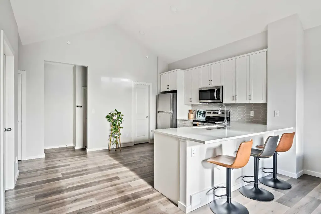 71 Lucas Street NW Calgary AB T3P 1S3