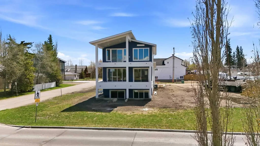 Sylvan Lake AB, 4205 Lakeshore Drive