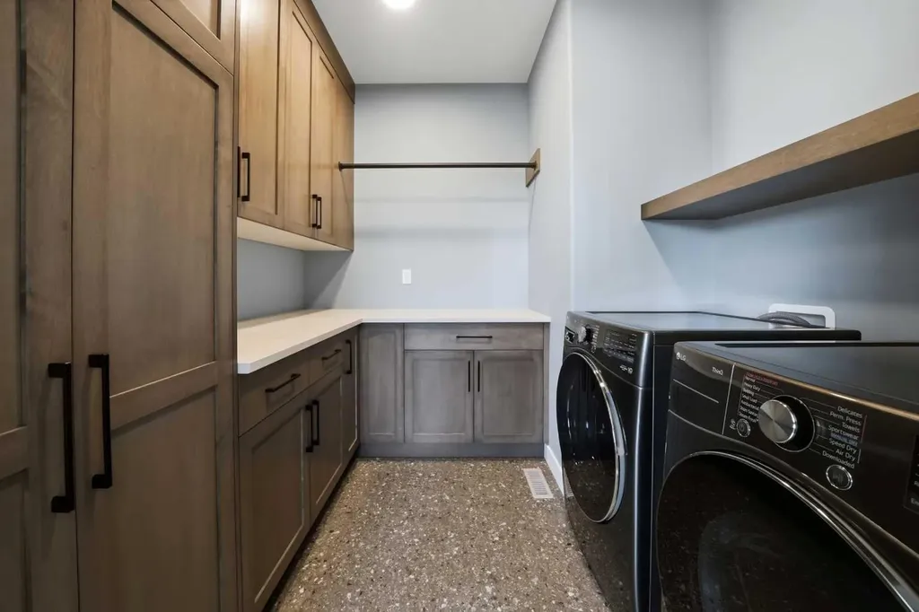 4205 Lakeshore Drive Sylvan Lake AB T4S 1B9